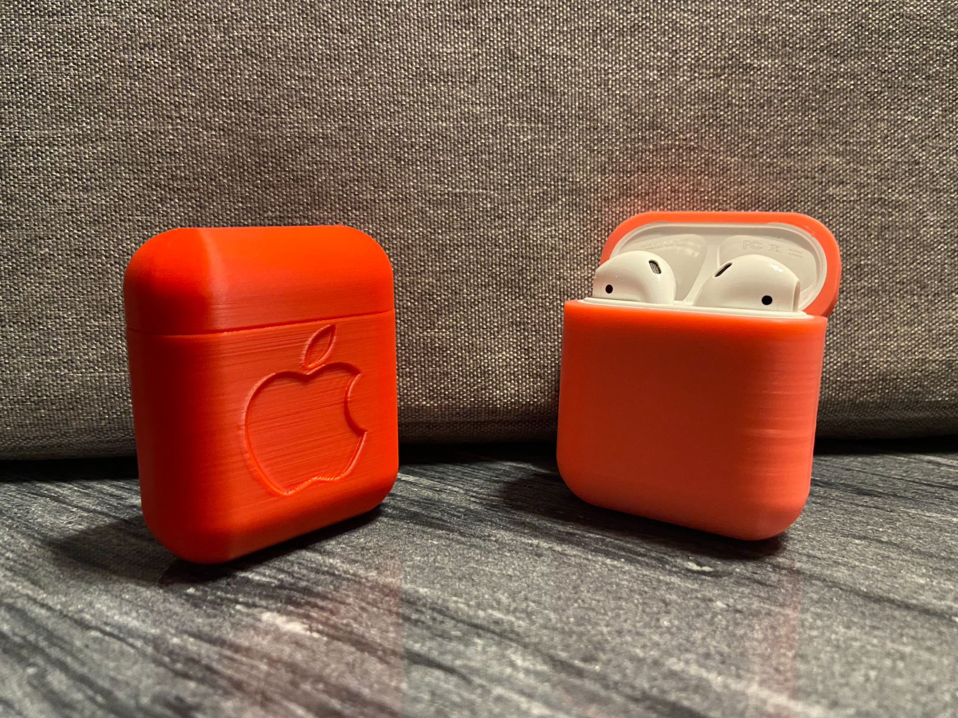 airpods astuccio guaina logo by encrust3d utensili gadget mela airpod aria baccelli pod protettore protezione orecchio auricolare cuffia 3D print model - Mito3D