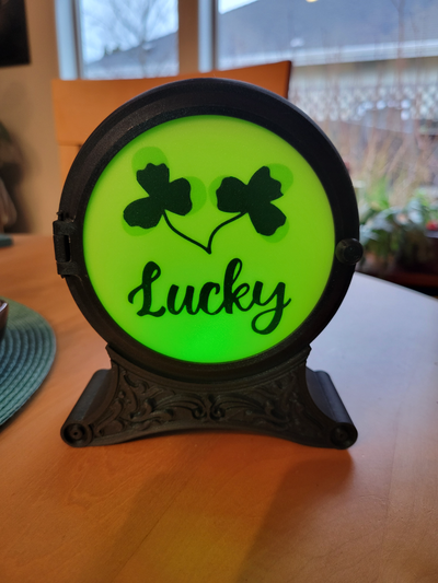 lucky clover tea light scene by kabendesign household festivities candle tealight led display case st patricks day saint patrick's box 3d print model - Mito3D