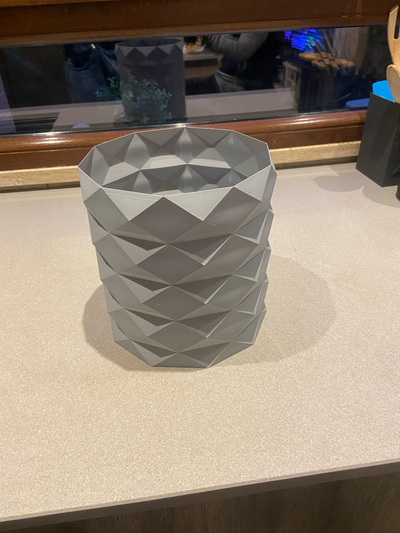 low poly vaso by hitokiri generativo 3d modelo my papel pobre lixo 3d print model - Mito3D