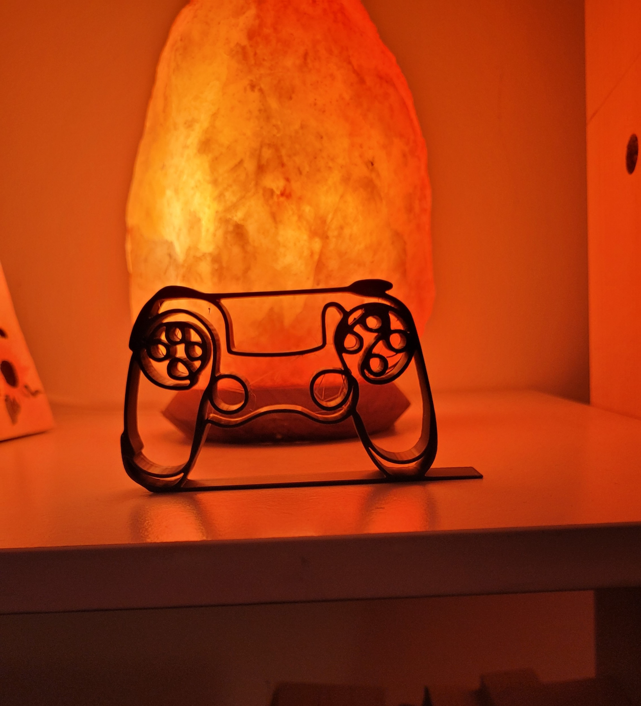 minimalistisch regler kunst ätherisch gamepad statue playstation by brad skulpturen ps5 ps4 minimalismus spiel pad 3D print model - Mito3D