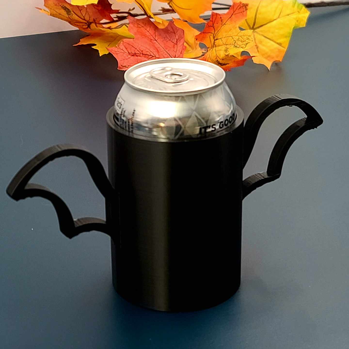 semplice pipistrello coozie by creatori mescolare domestico festività tavolo stoviglie bicchieri koozie halloween divertimento festa partydecor arredamento decorativo decorazione decorazioni halloweendecor halloweendecoration può porta ' 3D print model - Mito3D