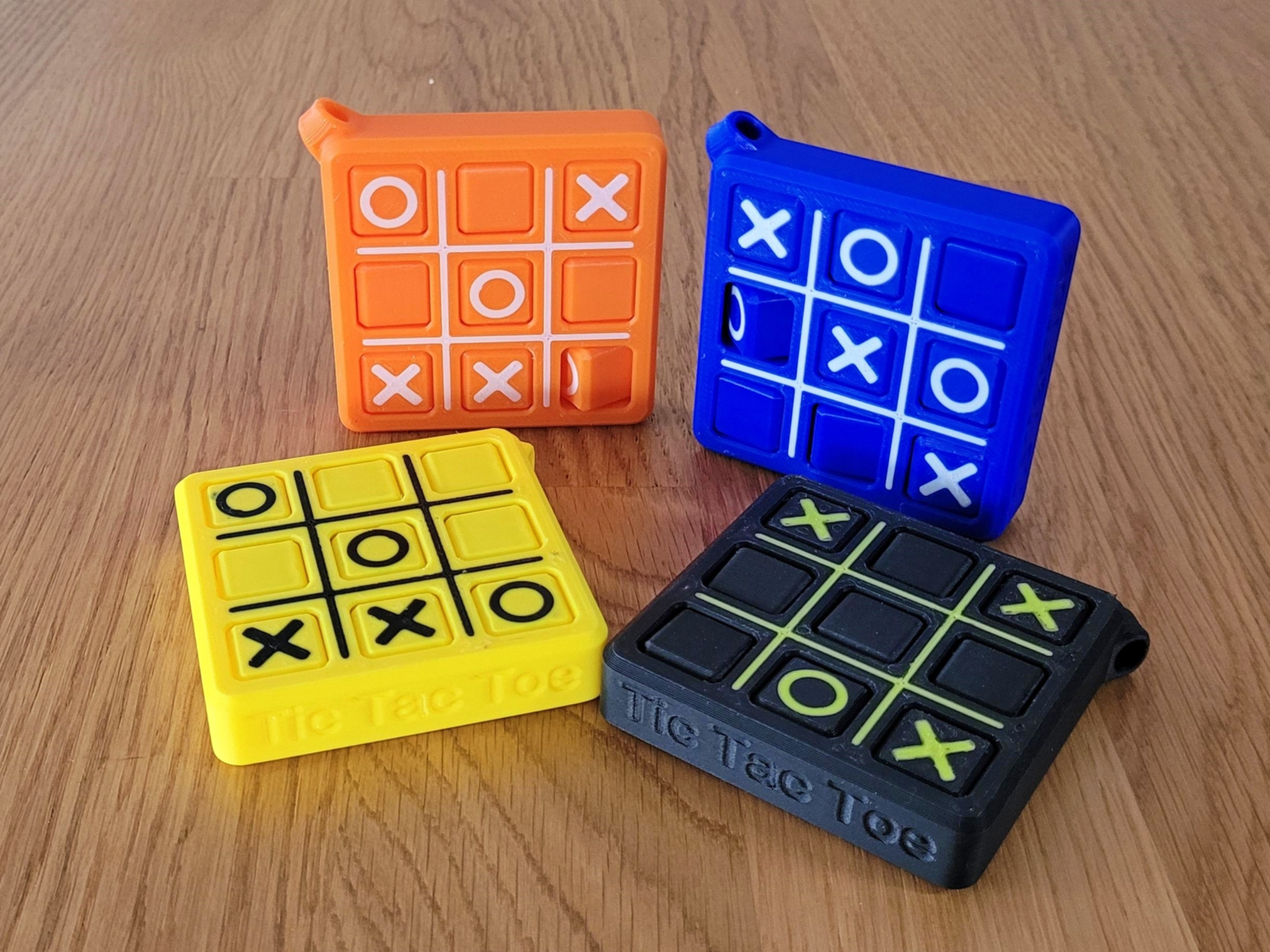 tictactoe anahtarlık by lp3d oyuncaklar oyunlar yazı tahtası seyahat eğlence aile klasik tik tac ayak parmağı kompakt renk yazdır in yer 3D print model - Mito3D