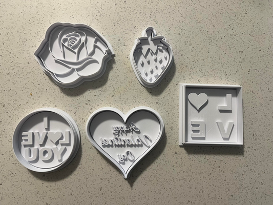 valentines journée biscuit coupeurs timbres by haricot mangeant biscuits loisir diy mignon cuisinier coupeur bonbons timbre embosseur cuisine cadeau rose cœur l'amour fraise fleur 3d print model - Mito3D