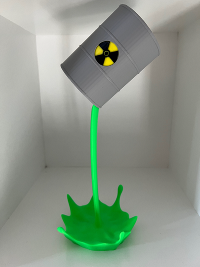 giftig fass verschütten neu gemischt by rb1105 kunst modelle biogefährdung schreibtisch zubehör chemieunfall chemisch 3d print model - Mito3D