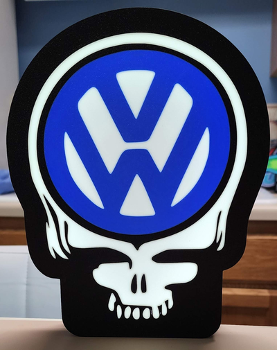 vw crâne boite lumière by brianstan art panneaux logos volkswagen das auto boîte bureau lampe vdub 3d print model - Mito3D