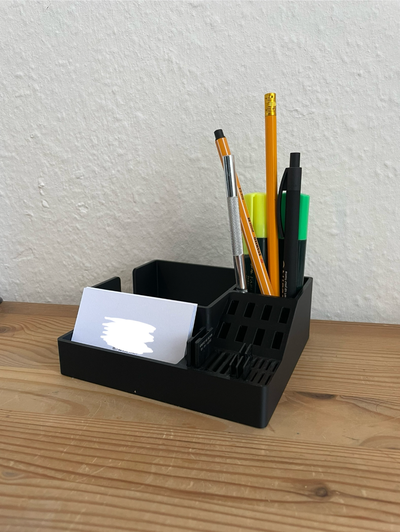 scrivania organizzatore usb sd micro carta biglietto visita by yanneck domestico ufficio accessori accessorio deskorganizer usba sdcardholder scheda sd titolare supporto sdcardorganizer matita portamatite penna schreibtischorganizer schreibtisch microsd microsdcardholder attività commerciale porta biglietti businesscarddispenser 3d print model - Mito3D