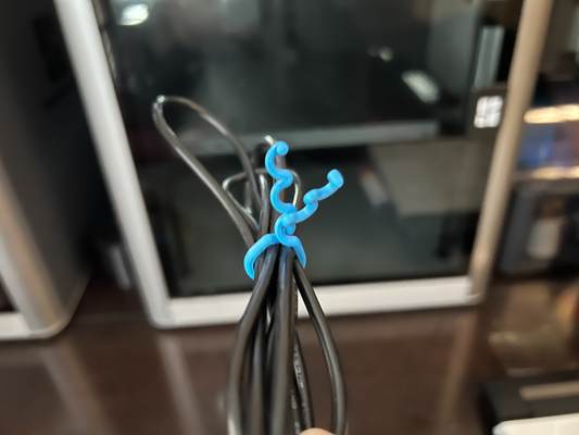 medio cable bolso corbata by mkcamc herramientas artilugio acortar corbatas almacenamiento organización impresión funcional hogar casa oficina fácil apoya apoyo gratis 3d print model - Mito3D