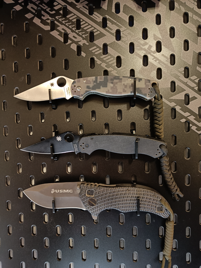 ikea skadis couteau grille afficher by sasch996 outils organisateurs couteaux organisateur spyderco militaire paracord minimaliste minimalisme mur montage mural edc 3d print model - Mito3D