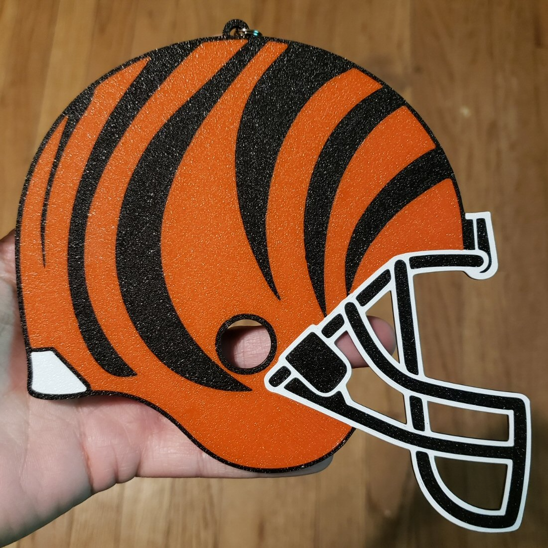 cincinnati bengals helm by getppinted3d hobby diy sport draußen fußball nfl ausrüstung ventilator fan art 3mf ams 3 farben tiger window dekor büro neuheit schlüsselbund orange schwarz weiß 3D print model - Mito3D