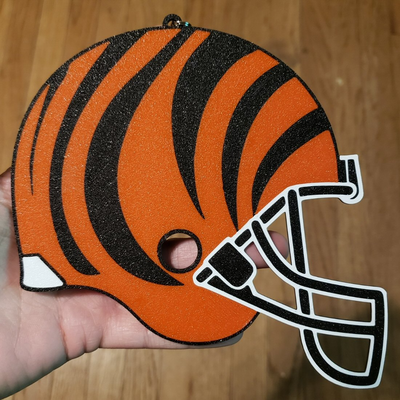 cincinnati bengalíes casco by getppinted3d pasatiempo bricolaje diy deporte aire libre fútbol nfl deportes engranaje ventilador arte fan 3mf ams 3 colores tigre tigres ventana decoración oficina novedad llavero naranja negro blanco 3d print model - Mito3D