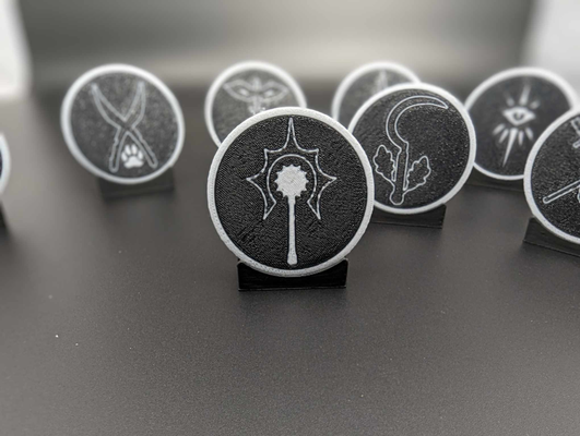 clérigo clase d moneda by joeythatoneguy juguetes juegos caracteres mazmorras continuar dragones 3d print model - Mito3D