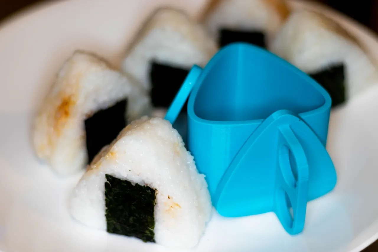 onigiri moule by jonnaylin outils cuisine aliments sushi outil 3D print model - Mito3D