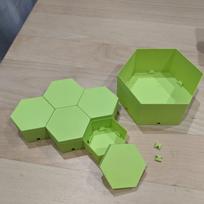 bağlanabilir vazo mod hex boxes kapaklar yeniden karıştırılmış by ian pislikler ev halkı modeller altıgen depolama saklama kutusu vazemode 3d print model - Mito3D