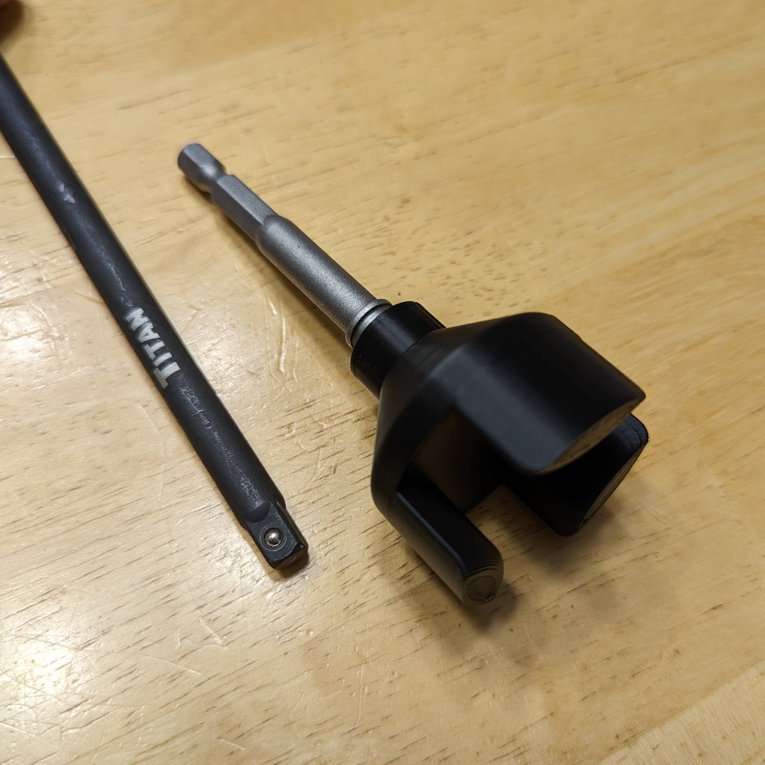 thule tool knob to 1 4 socket remixed by ian foulds household house models adaptor nosupport nosupports 3D print model - Mito3D