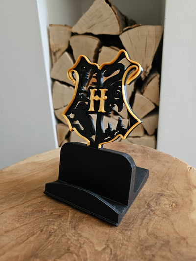 telefon ayakta durmak domuzlar no destekler by lbllab3d ev halkı ofis standı harry çömlekçi hogwarts masa logo stil renk yazdır 3d print model - Mito3D