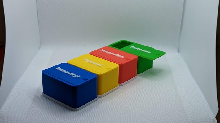 pillola scatola scorrevole coperchio remixato by madmax3d utensili organizzatori portapillole scad 3d print model - Mito3D