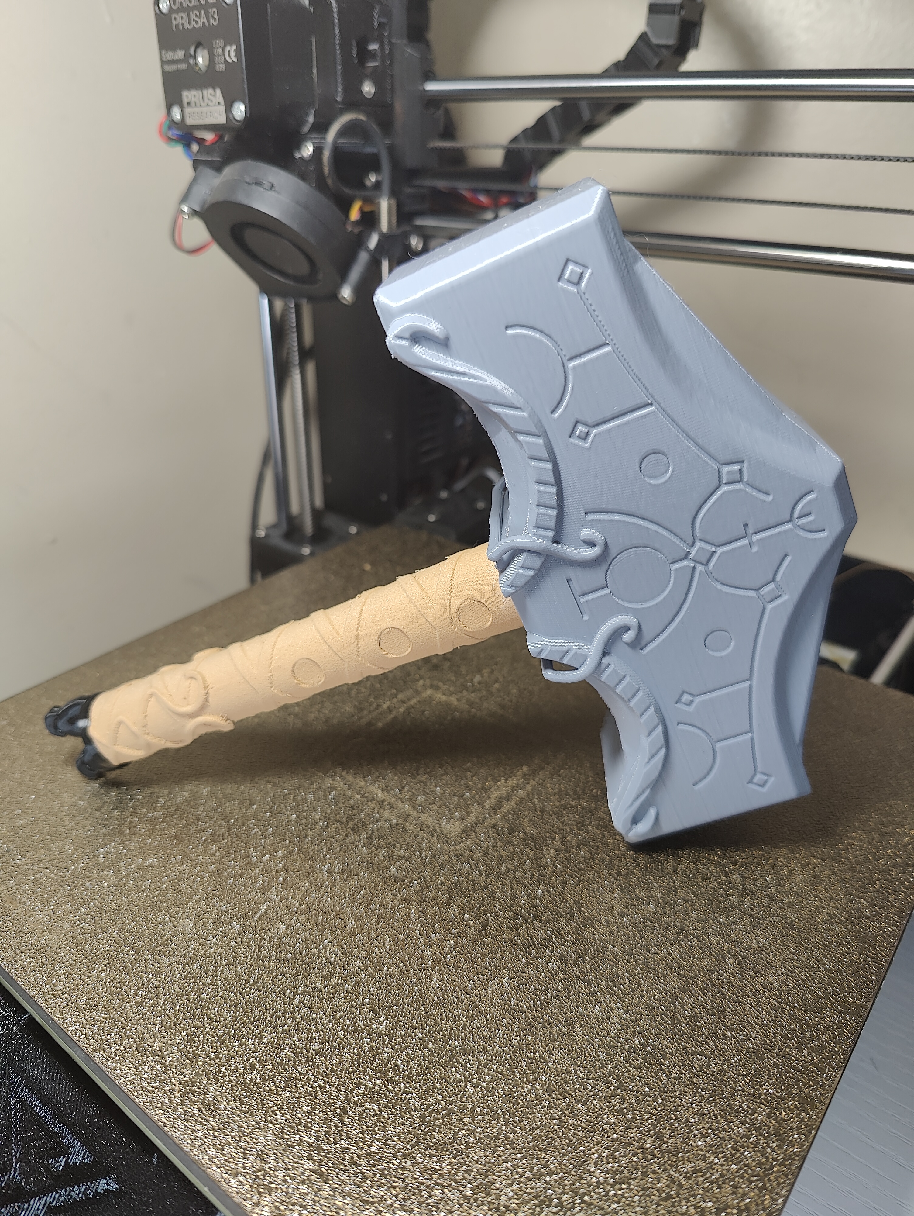 deus of guerra mj lnir thor's martelo by micro center interior filamento adereços cosplays réplica arma mini thor mjolnir martelo thors mjolnir3d ragnarok mjolnirthorshammer microcentro godofwarragnarok microcentrofilamento interno 3D print model - Mito3D