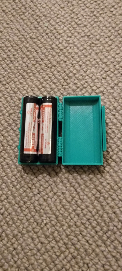 18650 batteria 2 pack astuccio guaina print in place funzionale cerniera chiusura by è tornato utensili organizzatori 18650battery 18650batteryholder custodia 3d print model - Mito3D