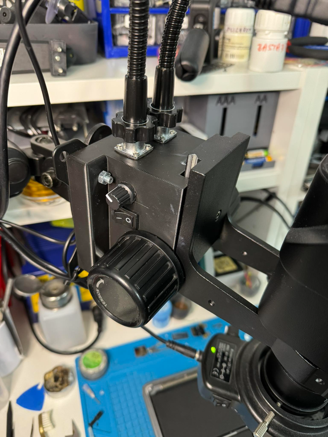 eakins mikroskop dirsek vesa eklemli kol kaz boynu aydınlatma yeniden karıştırılmış by richienko hobi kendin yap elektronik mikroskop yuvası adaptörü su vesa75 amscope 3D print model - Mito3D