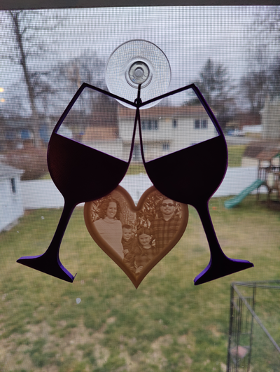 wein glas lithophan herz halter unterstützung by onkel joeys kreationen generativ 3d modell hutschmiede prost brille valentinstag geschenk liebe ehefrau 3d print model - Mito3D