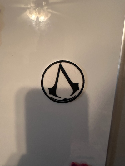 assassini credo logo magnete by goldiesvinyl domestico arredamento video giochi rpg giocatore xbox stazione gioco 3d print model - Mito3D