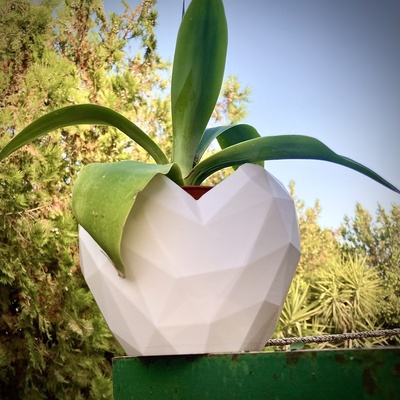 lowpoly herz pflanzer neu gemischt by ahnungslos haushalt dekor geschenk liebe valentinstag muttertag herzförmig 3d print model - Mito3D