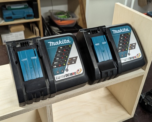 makita dc18rc ladegerät stand or montieren by kerngebiet werkzeuge makita18v makitaholders batterie wechsler 3d print model - Mito3D
