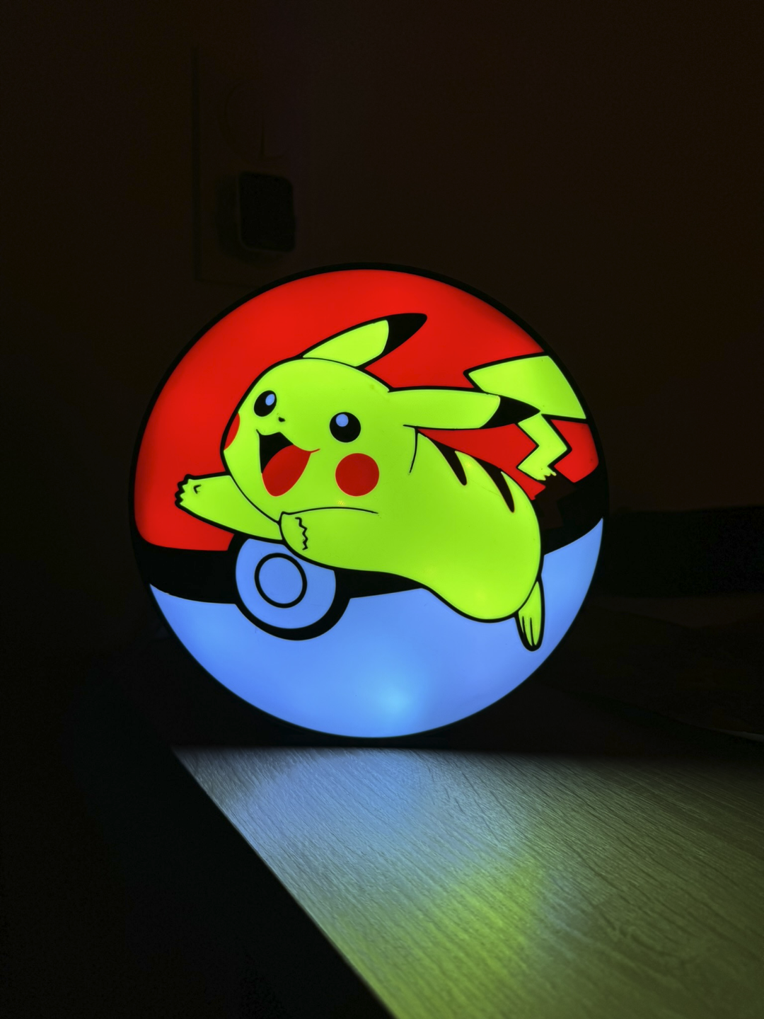 lampe pokémon pokeball pikachu led lumière boîte boite 1 ams or 2 by guillaume76620 art modèles 3D print model - Mito3D