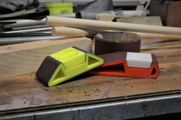 levigatura cuneo v2 by ralf hoerhager utensili mano officina lavorazione legno carta vetrata manuali levigatrice blocco strumenti per porta bastoncini abrasivi 3d print model - Mito3D