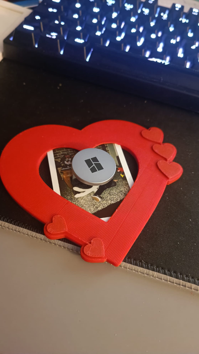 polaroid frame by carlos moreira household decor valentine valentineday bambu 3dprint heart 3d print model - Mito3D