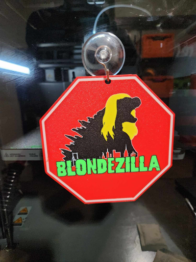 rubiazilla ventana percha by bromigo77 arte 2d coche vehiculo accesorios godzilla 3d print model - Mito3D