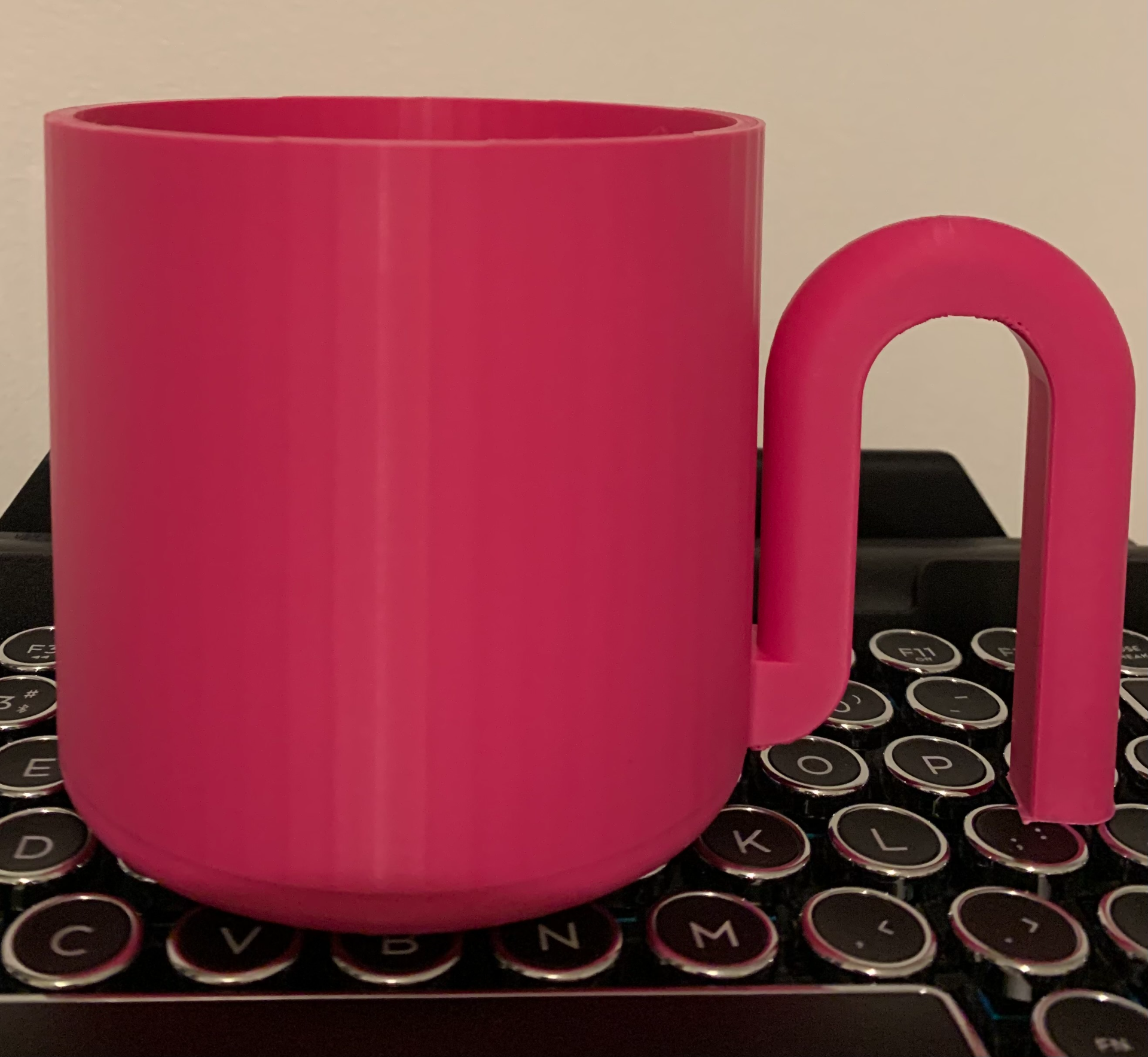 riesen pythagoreisch tasse by notaburger bildung ingenieurwesen wissenschaft trick siphon streich kinder küche getränk verschwunden gierig komisch 3D print model - Mito3D