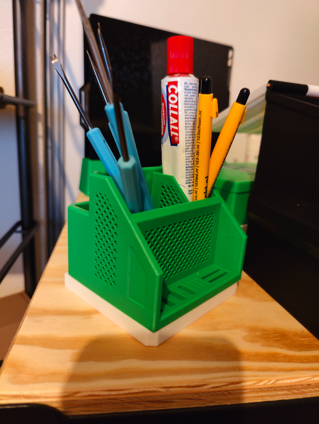 robust desktop veranstalter geteilt by jimmy bandell werkzeuge 3D print model - Mito3D