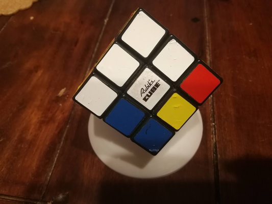 piedistallo rubik cubo by on fi ar giocattoli giochi in piedi 3d print model - Mito3D