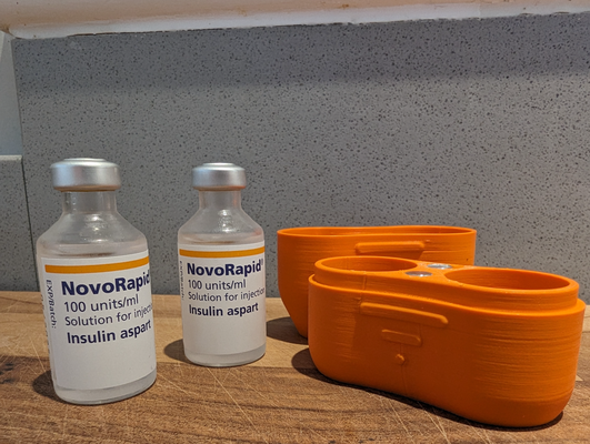 insulina astuccio guaina 2x 10ml bottiglie remixato by evocazione utensili medico diabete conservazione 3d print model - Mito3D
