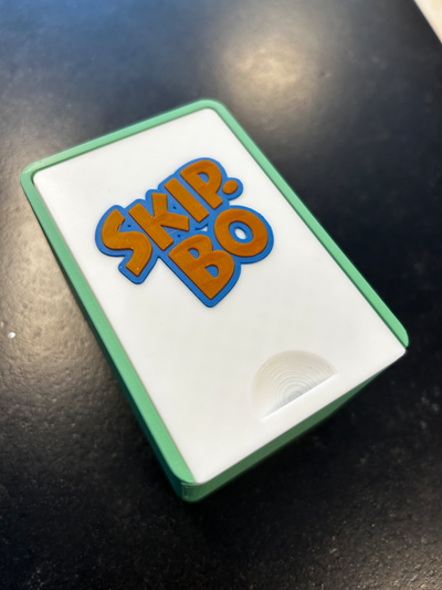 skip bo kutu logo kapak yeniden karıştırılmış by jr2142 oyuncaklar oyunlar skipbo 3d print model - Mito3D