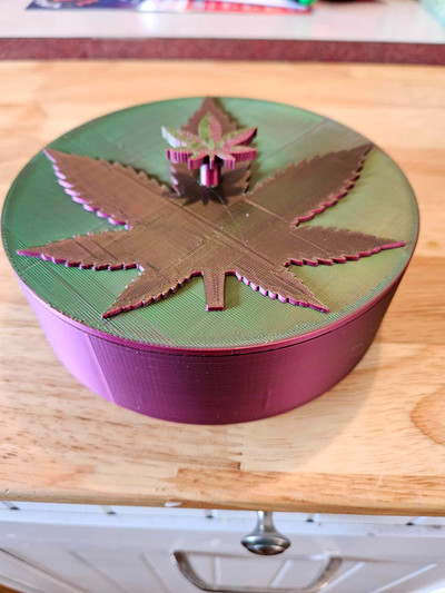 stoner planque boîte by johnsrestoandfab outils organisateurs cannabis broyeur récipient pot poubelle espace rangement 420 loisir grandir doobie mixte cas gaine 3d print model - Mito3D