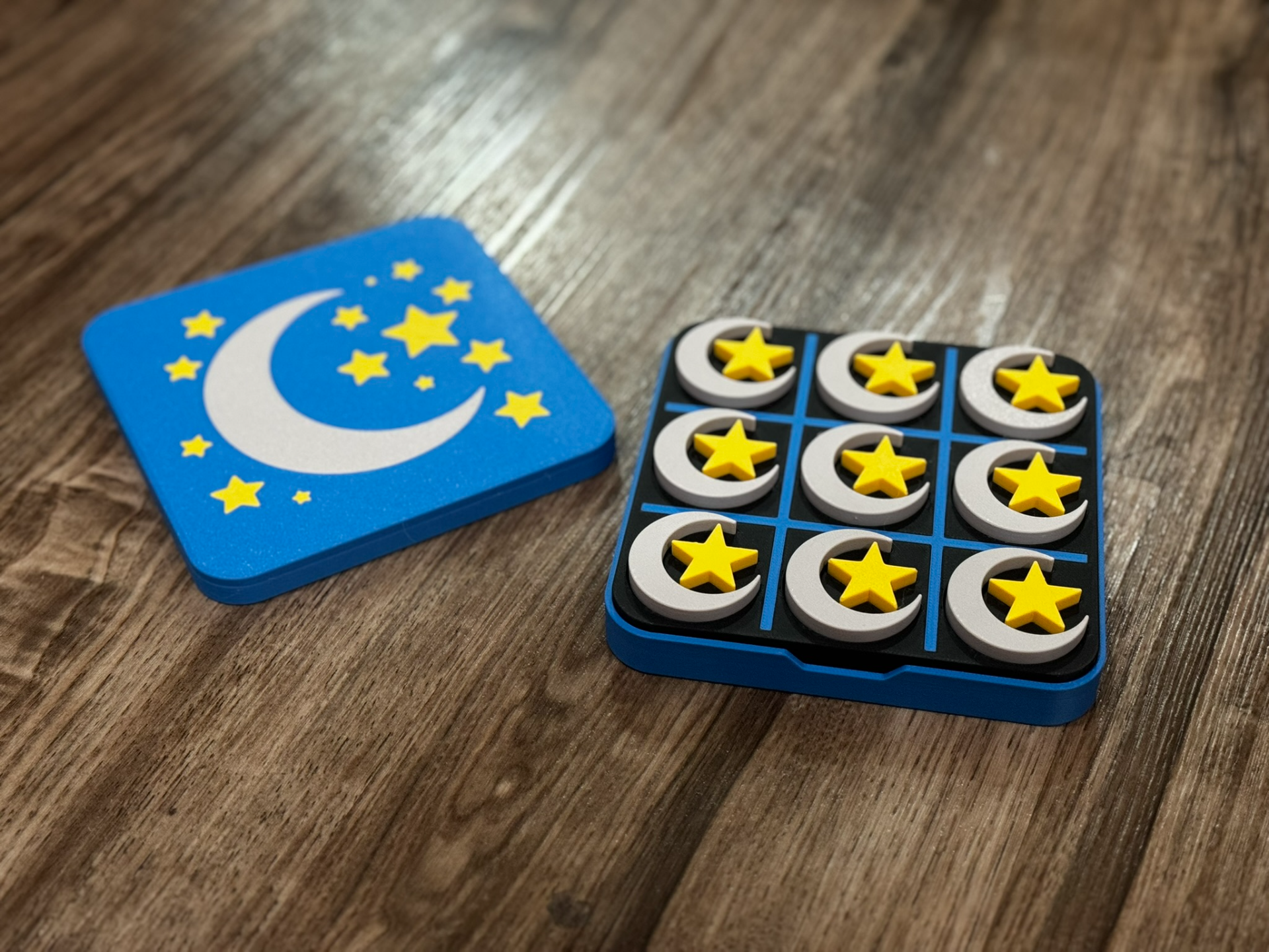 tictactoe étoilé nuit remixé by josh 3d jouets jeux planche lune étoile étoiles jeu plateau voyage doigt pied toe portable ciel jeu classique 3D print model - Mito3D