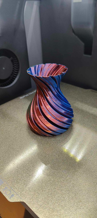 vase v-shapes by tdibrian23 generative 3d model my tricolor tricolored red blue green redandblueandgreen color blending colorchange art 3d print model - Mito3D