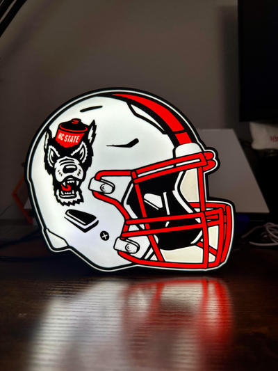 nc zustand leuchtkasten by geek genius kollektiv kunst zeichen logos abonnieren hochschule fußball fuß ball mannschaft teams ergebnis sport helm maske licht led box lampe geschenk norden carolina wolfsrudel wolf wölfe pack 3d print model - Mito3D