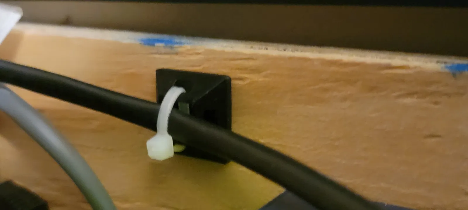 kablo kulp destek bağlama yular by razer05 hobi kendin yap elektronik elektrik kanka ofis 3D print model - Mito3D