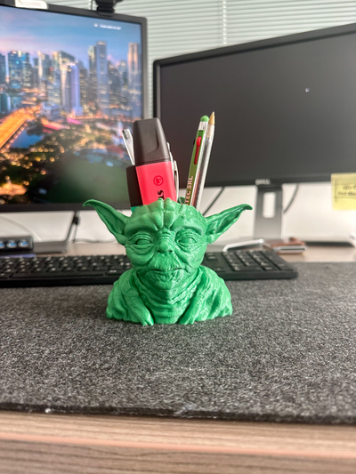 yoda titular pluma by cerveza inglesa elli casa oficina bolígrafo soporte guerra galaxias estrella guerras 3d print model - Mito3D