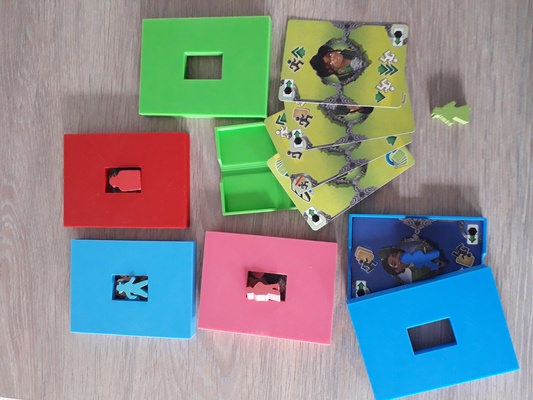 boites cartes derramar le jeu cervo re cartas caixa jogos cerbere by minivanbuzz brinquedos borda boite píons 3d print model - Mito3D