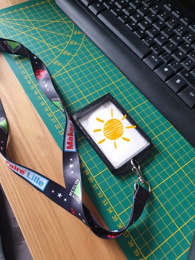 carte titulaire soutien pochette rigide verser badge passer by minivanbuzz outils gadgets 3d print model - Mito3D
