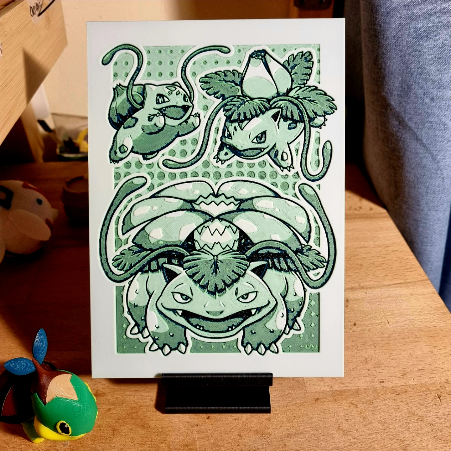 bulbasauro evolução retrato forja chapéus by simi generativo 3d modelo litofano 2d arte 2024 pokémon matiz ivysaur venusaur verde presente 3D print model - Mito3D