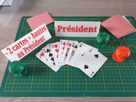 pr lateral trouduc jeu cartes by minivanbuzz brinquedos jogos borda presidente diversão problema regras 3d print model - Mito3D