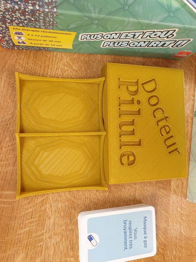 boite cartes médico comprimido by minivanbuzz brinquedos jogos borda sociedade judaica jeu 3d print model - Mito3D