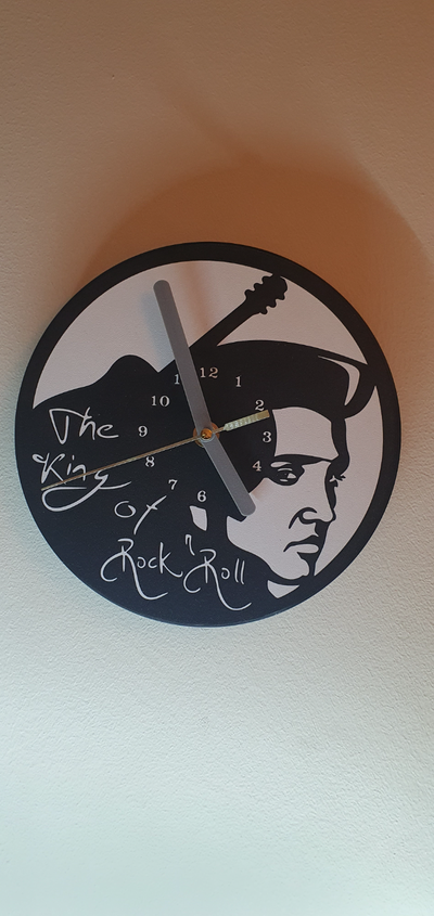 elvis roi of roche rouleau mur l'horloge by nelly16 ménage décor visage arrière 3d print model - Mito3D