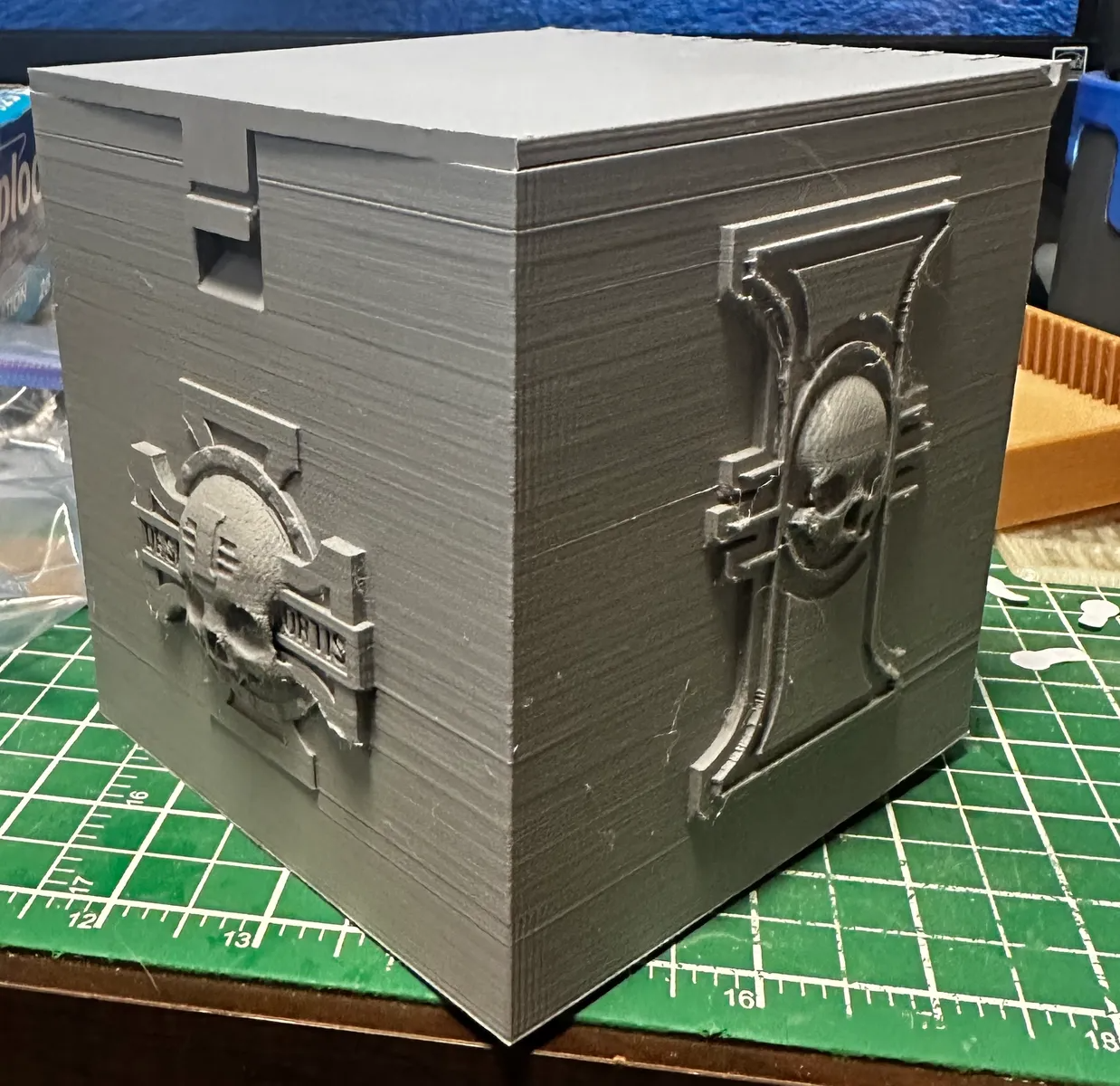 inquisitori scatola reticolare remixato by intruso alieno utensili organizzatori warhammer 40k 40000 warhammer30k conservazione inquisitore 3D print model - Mito3D