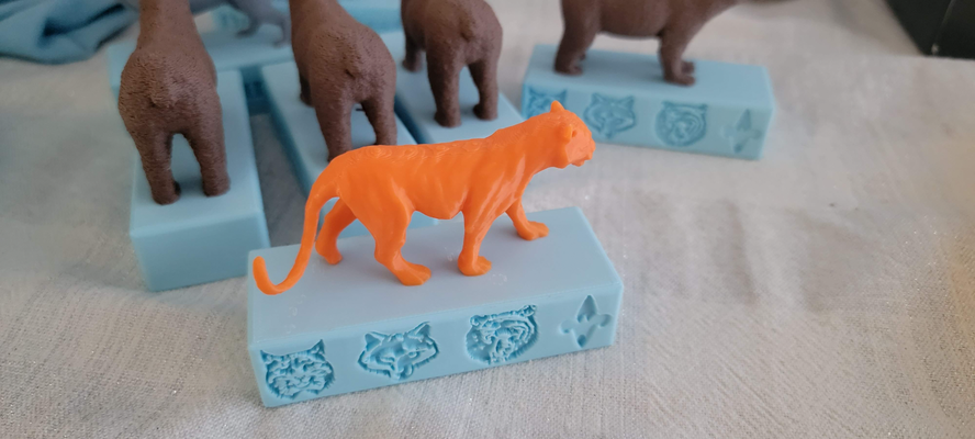 cachorro explorar estatua tigre remezclado by jkoppee arte esculturas basura 3d print model - Mito3D